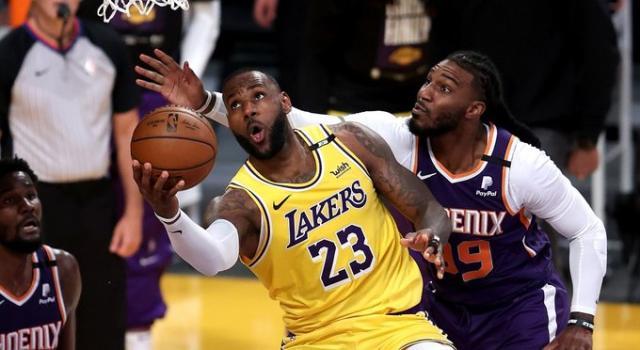 mk体育下载-皇帝引领湖人第三节风暴 詹姆斯状态正在回暖